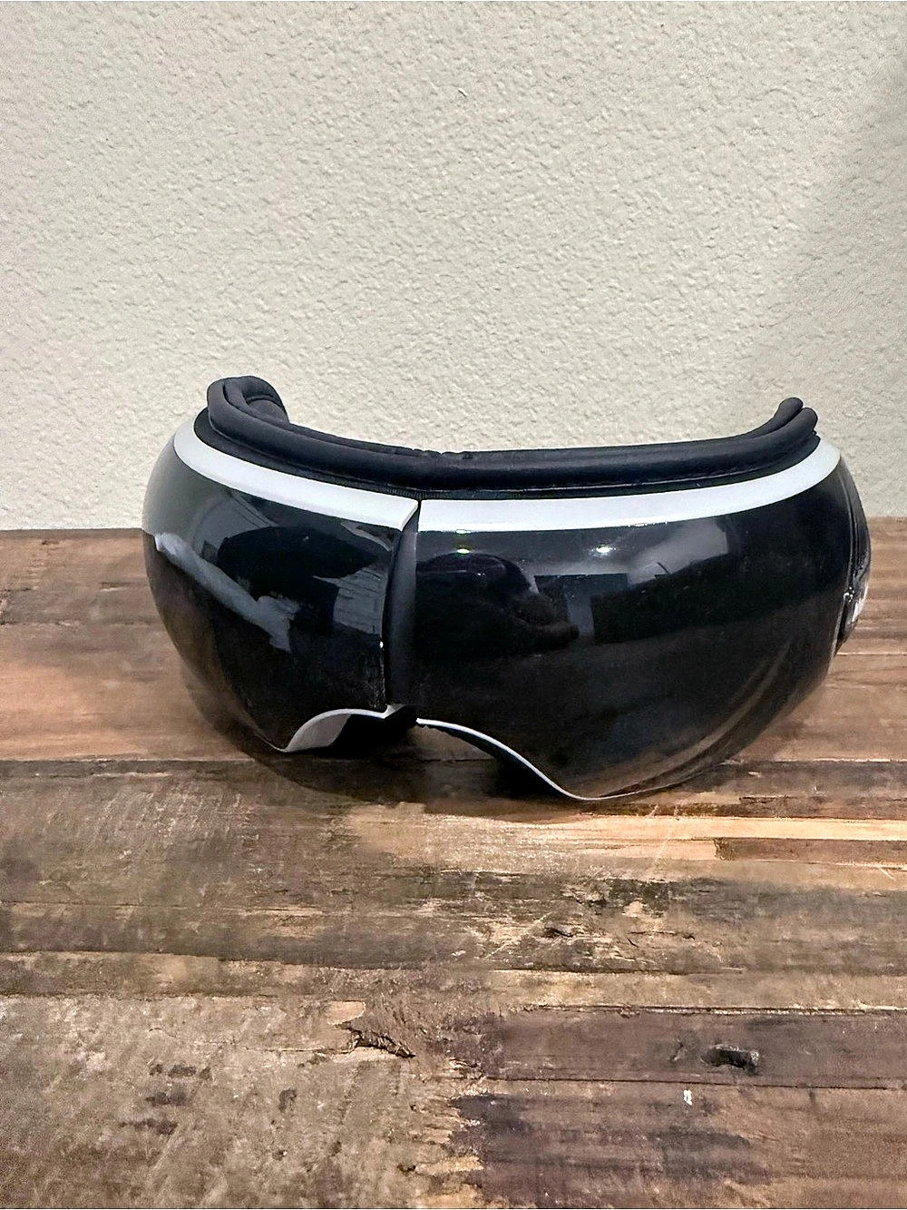 Nekteck Eye Massager in Black & White New